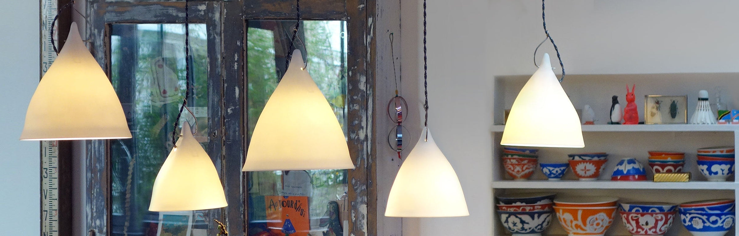 Suspensions Cornettes en porcelaine blanche. Design original Tsé Tsé