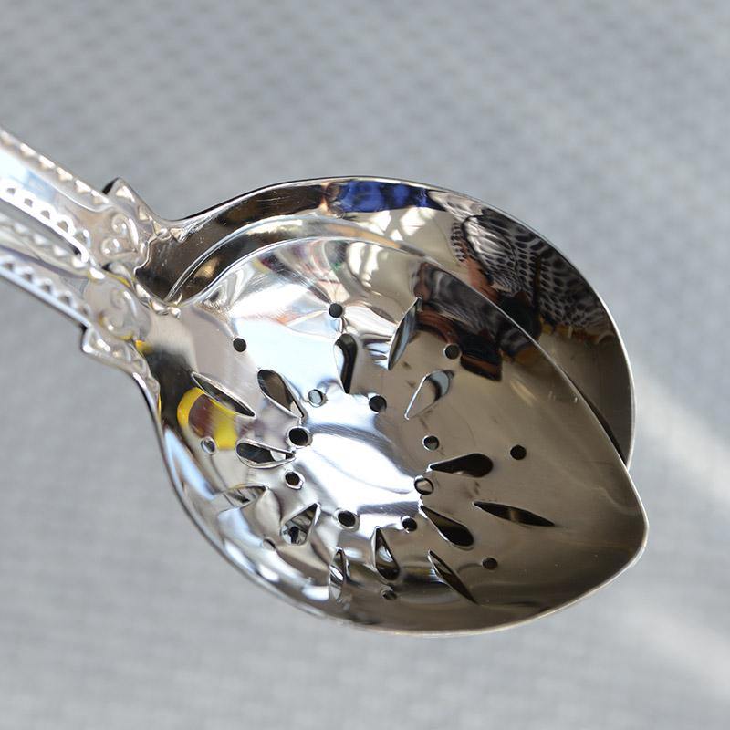 zoom sur couverts de service en acier inoxydable effet miroir - tsé tsé