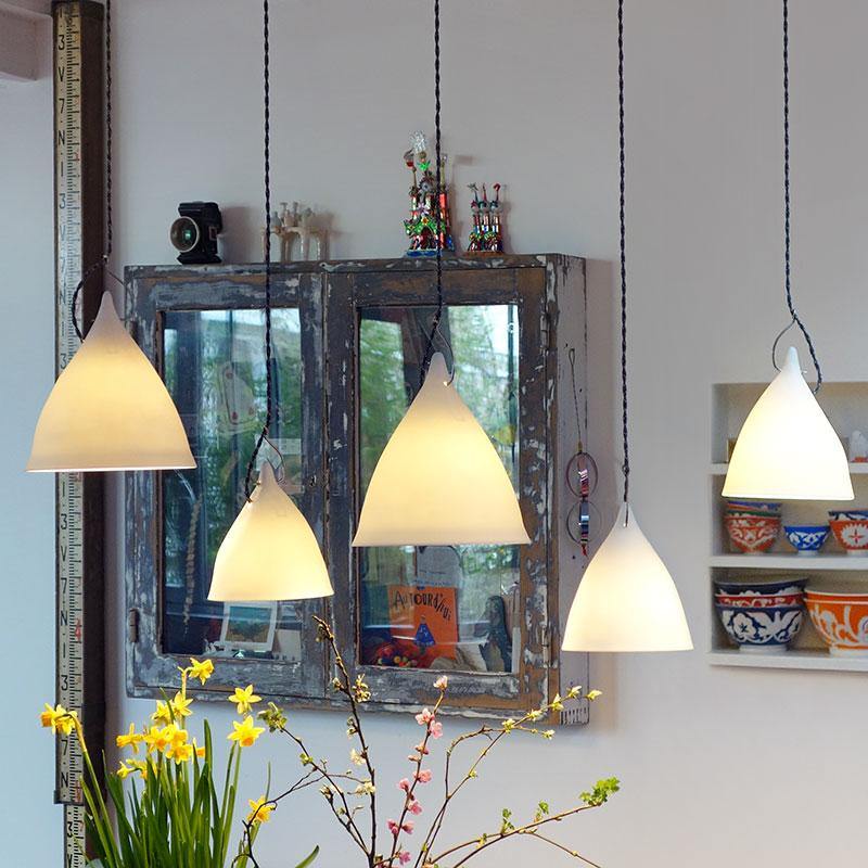 suspensions en porcelaine mate ou brillante avec câble torsadé gris - tsé tsé