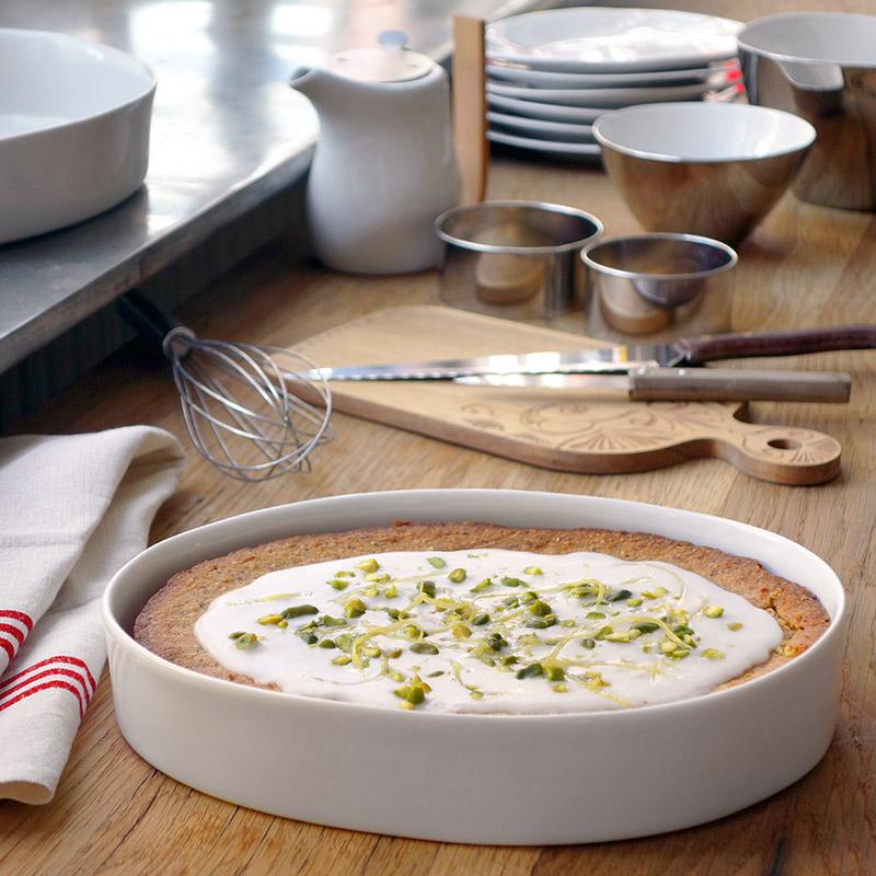 plat à gratin ou gateau irrégulier en porcelaine blanche  - tsé tsé