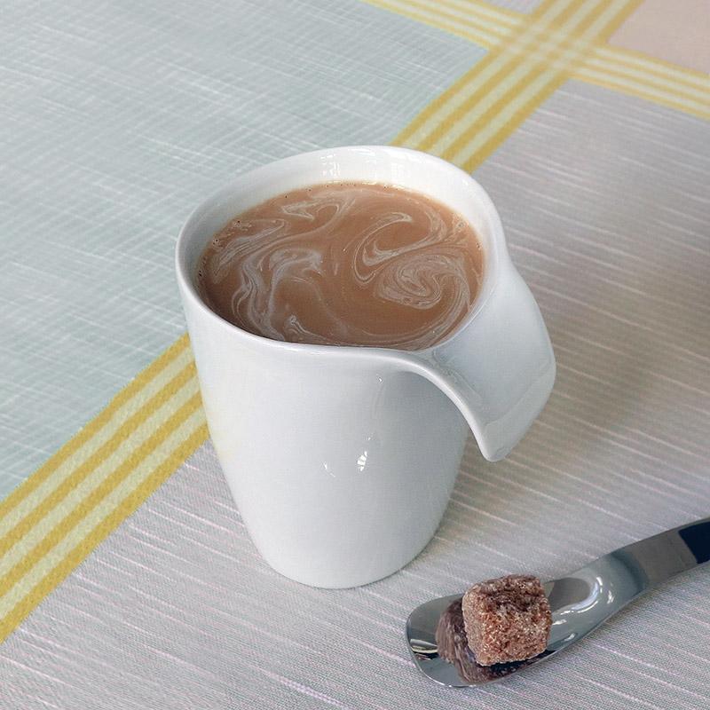 café au lait dans tasse lactée tsé & tsé - tsé tsé