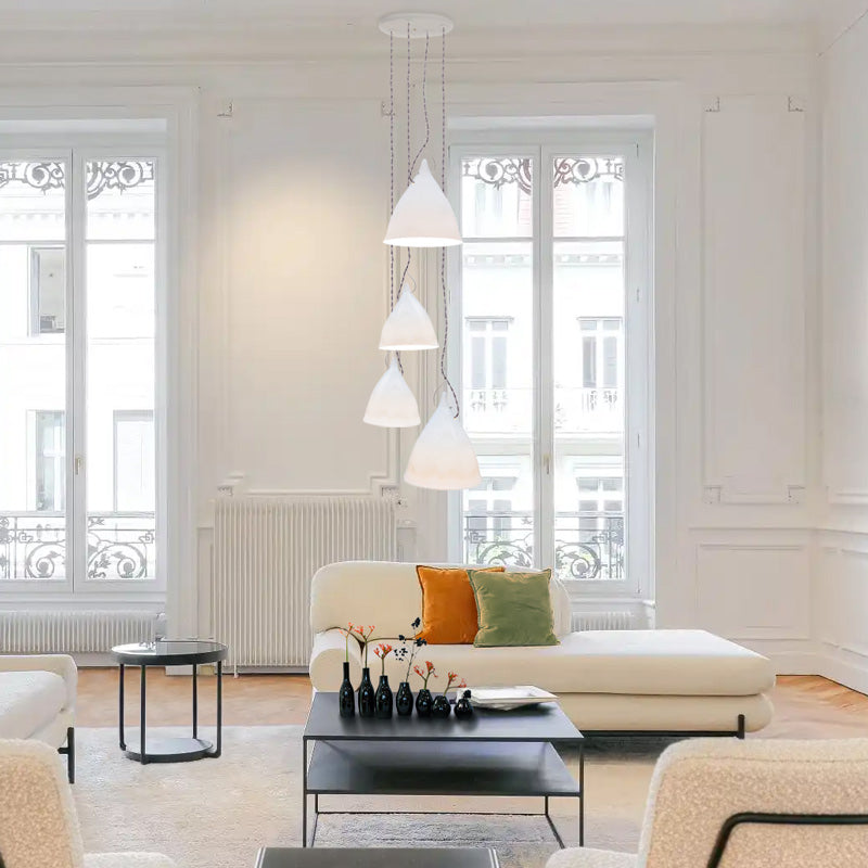 CORNETTE EN SUSPENSION, porcelaine brillante ou mate