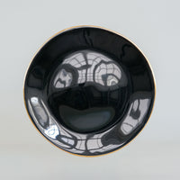Assiette irrégulière noire et or - tse tse