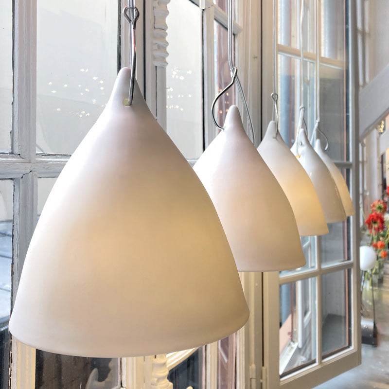 Lampe pince Cornette en porcelaine - Mate - Luminaire – Merci Paris