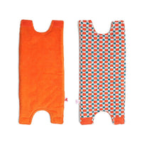 housse en coton matelassé réversible orange toucher velours et motifs orange et bleu - tsé tsé